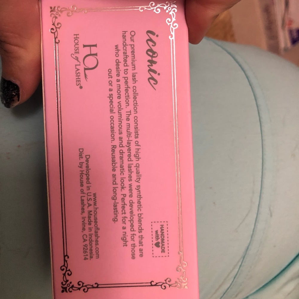 Lashes - Picture 2 of 3